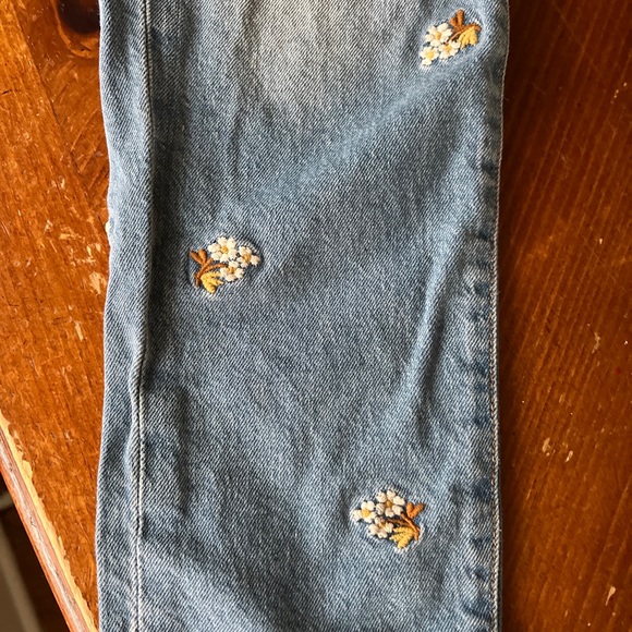 Gap Kids Daisy Embroidered Girlfriend Jeans size 10 - Picture 4 of 7
